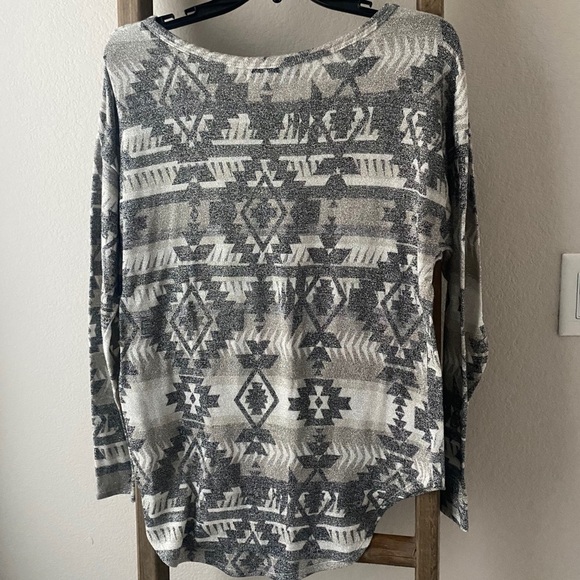 NWOT - long sleeve causal top - Picture 3 of 3